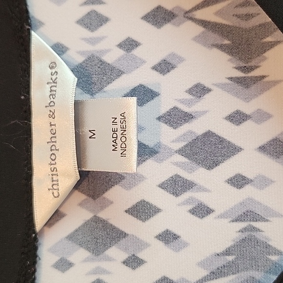 M Christopher and Banks tunic top with geometric pattern. - Picture 2 of 2